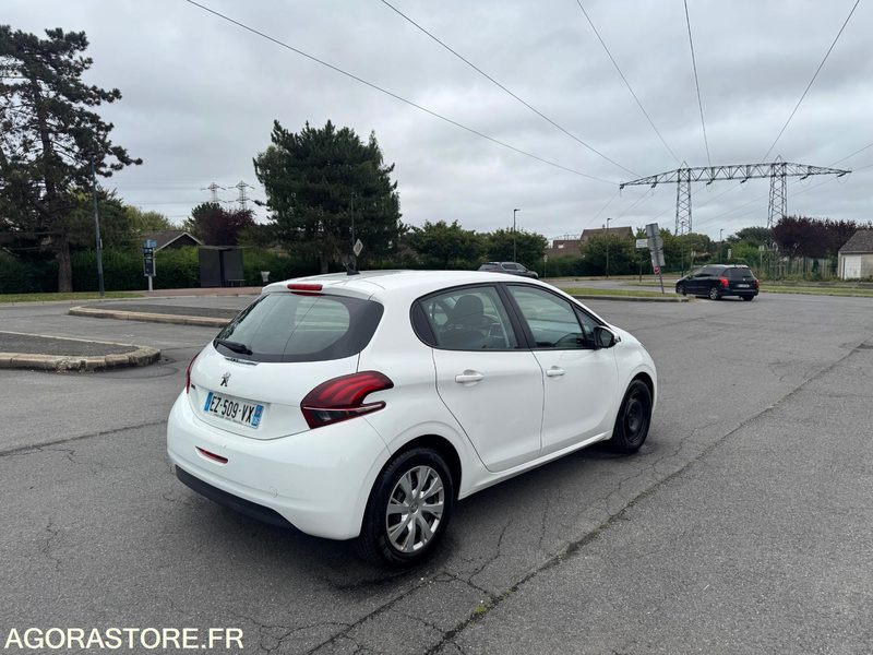 PEUGEOT 208 1.5 100 HDI 193 000 KM - Autó: 4 kép. PEUGEOT 208 1.5 100 HDI 193 000 KM - Autó: 4 kép.
