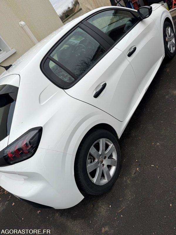 PEUGEOT - 208 - 2022 / 88000 KM - Autó: 4 kép. PEUGEOT - 208 - 2022 / 88000 KM - Autó: 4 kép.