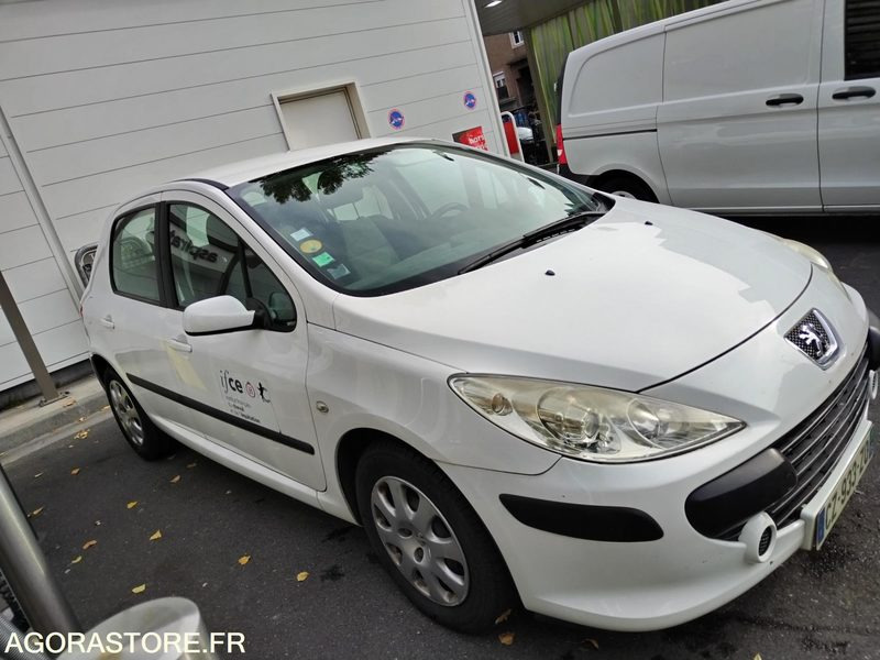 PEUGEOT 307 - 1.6 Diésel 190 285 KM - MONTREUIL (93) - Autó: 4 kép. PEUGEOT 307 - 1.6 Diésel 190 285 KM - MONTREUIL (93) - Autó: 4 kép.