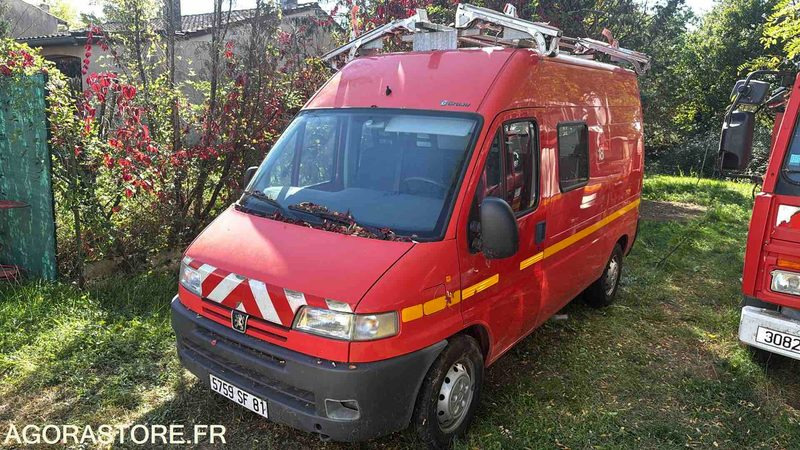 PEUGEOT BOXER - 2001 - 29209KM - Furgon: 2 kép. PEUGEOT BOXER - 2001 - 29209KM - Furgon: 2 kép.