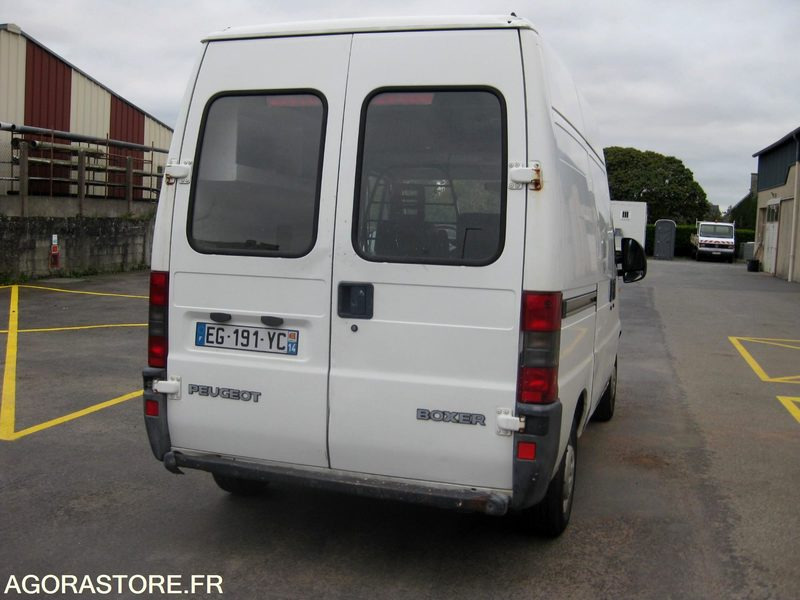 PEUGEOT BOXER - Furgon: 4 kép. PEUGEOT BOXER - Furgon: 4 kép.