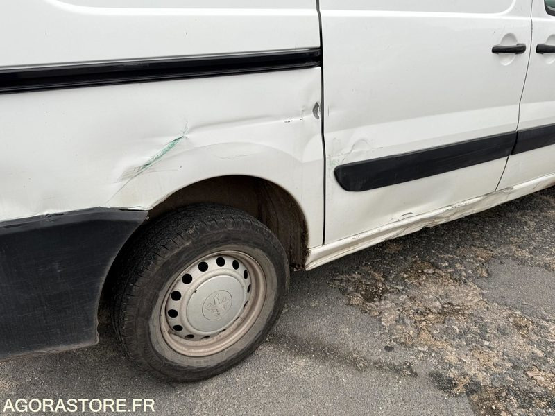 PEUGEOT EXPERT - 2008 - 169000KM - Furgon: 3 kép. PEUGEOT EXPERT - 2008 - 169000KM - Furgon: 3 kép.