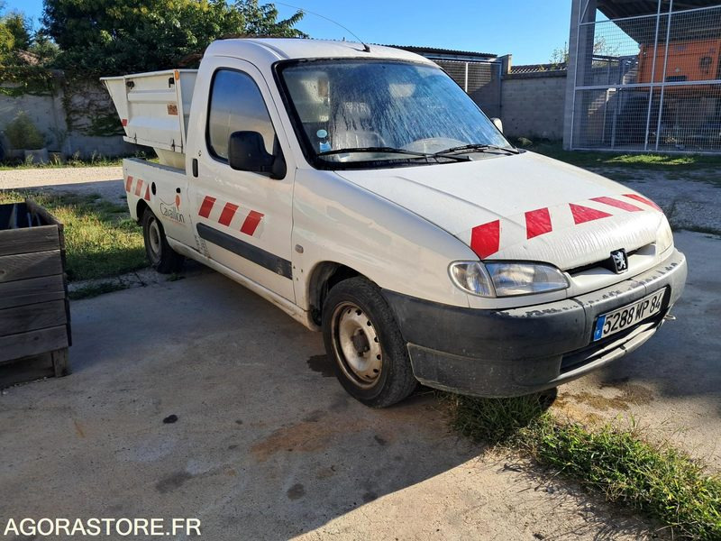 PEUGEOT PARTNER BENNE - Kis furgon: 2 kép. PEUGEOT PARTNER BENNE - Kis furgon: 2 kép.