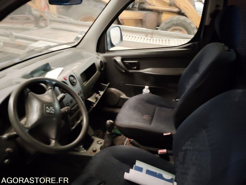 PEUGEOT PARTNER - Kis furgon: 3 kép. PEUGEOT PARTNER - Kis furgon: 3 kép.