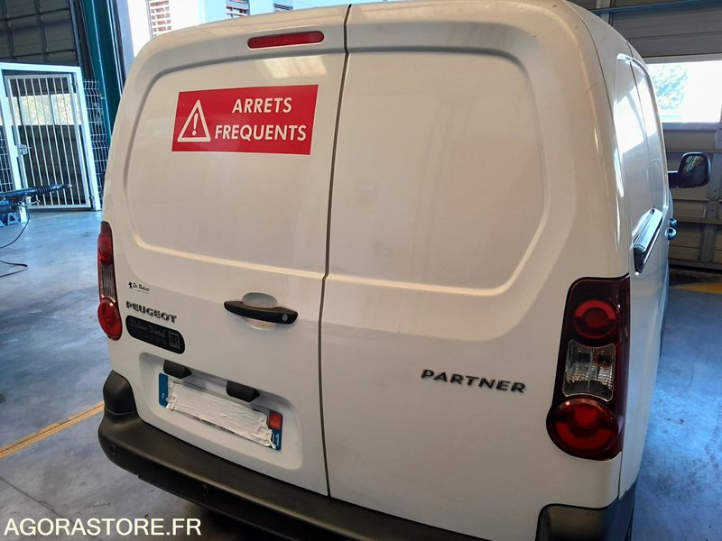 PEUGEOT PARTNER II 1.6 Vti 50026 kms 2016 frigo - Kis furgon: 5 kép. PEUGEOT PARTNER II 1.6 Vti 50026 kms 2016 frigo - Kis furgon: 5 kép.