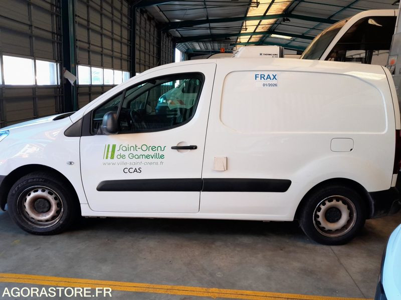 PEUGEOT PARTNER II 1.6 Vti 50026 kms 2016 frigo - Kis furgon: 4 kép. PEUGEOT PARTNER II 1.6 Vti 50026 kms 2016 frigo - Kis furgon: 4 kép.