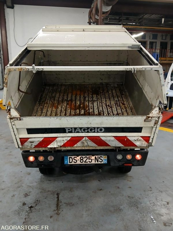 PIAGGIO PORTER BENNE - Billenőplatós kisteherautó: 4 kép. PIAGGIO PORTER BENNE - Billenőplatós kisteherautó: 4 kép.