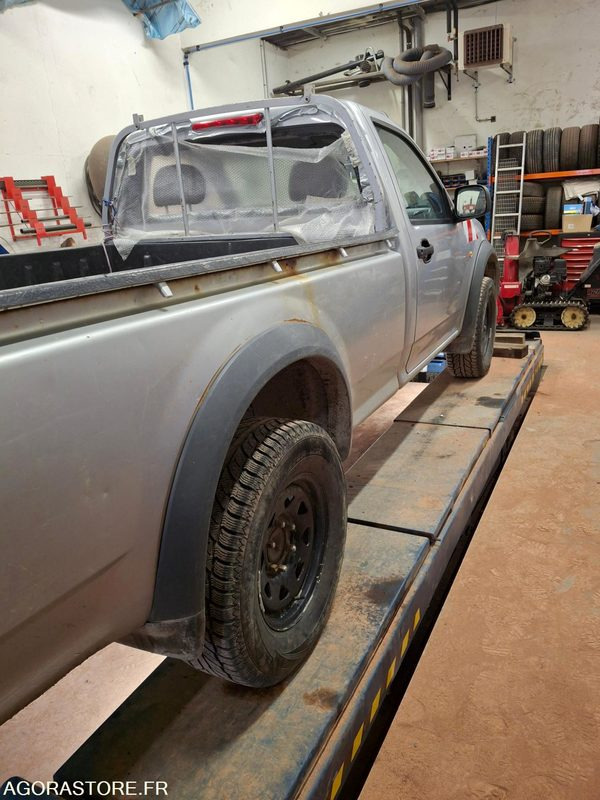 PICK UP D MAX ISUZU - Pickup: 4 kép. PICK UP D MAX ISUZU - Pickup: 4 kép.