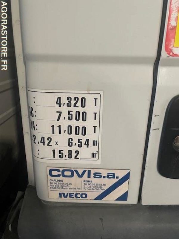POID LOURD IVECO - Dobozos felépítményű teherautó: 3 kép. POID LOURD IVECO - Dobozos felépítményű teherautó: 3 kép.