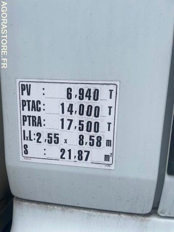 POID LOURD Renault MIDLUM - Dobozos felépítményű teherautó: 3 kép. POID LOURD Renault MIDLUM - Dobozos felépítményű teherautó: 3 kép.