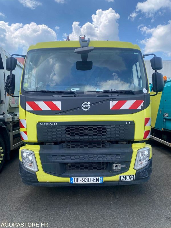 PORTEUR BOM 26T VOLVO GEESINK - 2014 / 160 803 KM (4002) - Szemetesautó: 1 kép. PORTEUR BOM 26T VOLVO GEESINK - 2014 / 160 803 KM (4002) - Szemetesautó: 1 kép.