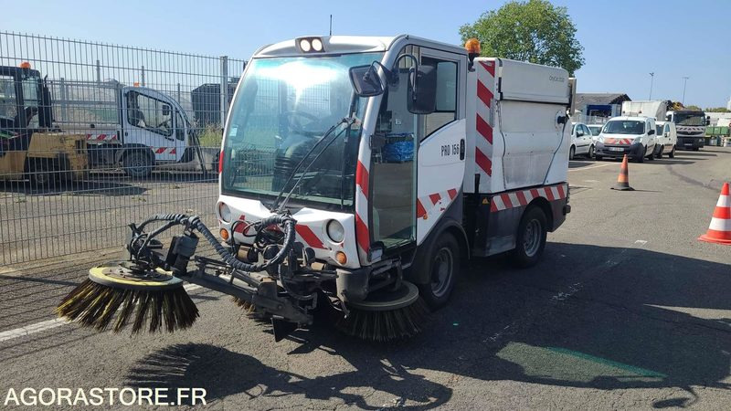 PRO 156 - CITYCAT 2020 - 2010 - Kerti gépek: 2 kép. PRO 156 - CITYCAT 2020 - 2010 - Kerti gépek: 2 kép.