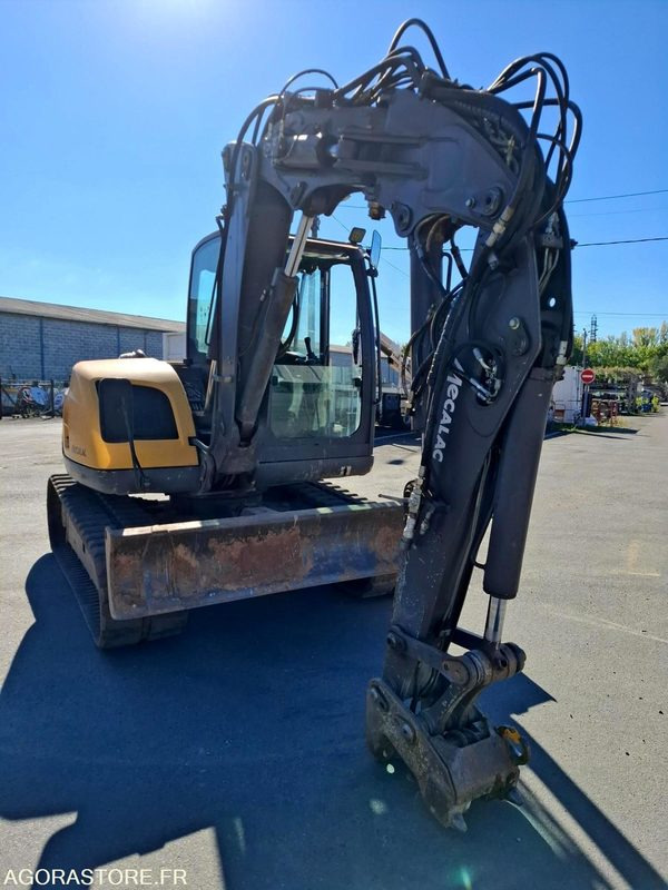 Pelle sur chenilles MECALAC 8MCR - 6920 heures - 2014 - N° série 130951 - Lánctalpas kotró: 4 kép. Pelle sur chenilles MECALAC 8MCR - 6920 heures - 2014 - N° série 130951 - Lánctalpas kotró: 4 kép.