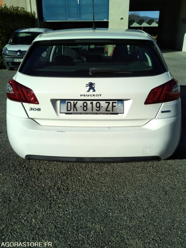 Peugeot 308 1.6 Blue Hdi 120 - 2014 - 168240 KM - Autó: 5 kép. Peugeot 308 1.6 Blue Hdi 120 - 2014 - 168240 KM - Autó: 5 kép.