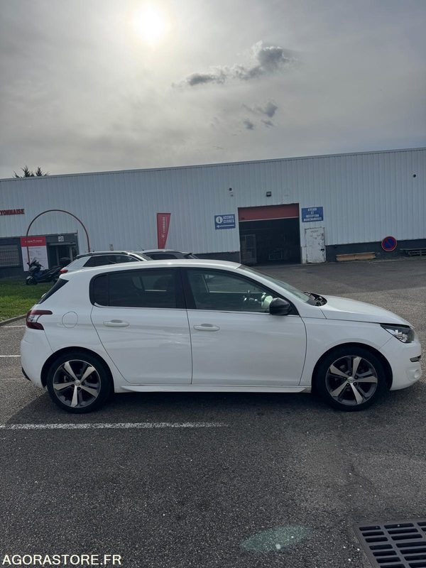 Peugeot 308 1.6 HDi 90 CV phase 2 T9 - 2014 - 172 500 KMS - Autó: 2 kép. Peugeot 308 1.6 HDi 90 CV phase 2 T9 - 2014 - 172 500 KMS - Autó: 2 kép.