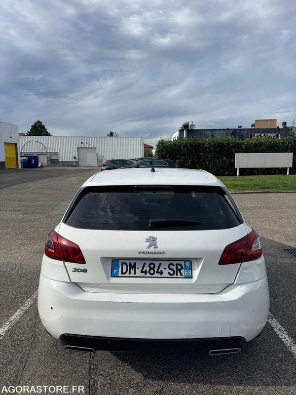 Peugeot 308 1.6 HDi 90 CV phase 2 T9 - 2014 - 172 500 KMS - Autó: 4 kép. Peugeot 308 1.6 HDi 90 CV phase 2 T9 - 2014 - 172 500 KMS - Autó: 4 kép.