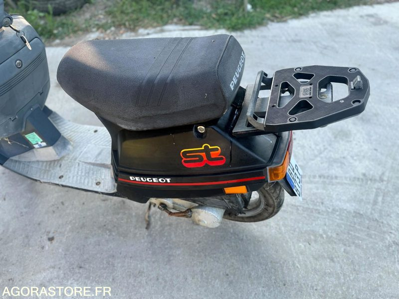 Peugeot ST L2 - 50 CM3 - 6652 KM - année 1991 - Motorkerékpár: 3 kép. Peugeot ST L2 - 50 CM3 - 6652 KM - année 1991 - Motorkerékpár: 3 kép.