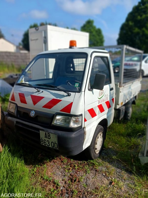 Piaggio Porter 90787 kms 2009 - Billenőplatós kisteherautó: 1 kép. Piaggio Porter 90787 kms 2009 - Billenőplatós kisteherautó: 1 kép.