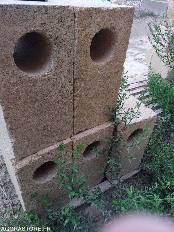 Pierre du Gard - Szerszám/ Felszerelés: 2 kép. Pierre du Gard - Szerszám/ Felszerelés: 2 kép.