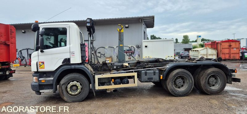 R51889 - PORTEUR AMPLIROLL SCANIA P360 de 2010 - 6x4 - BRAS DALBY - 515859 km - Horgos rakodó teherautó: 3 kép. R51889 - PORTEUR AMPLIROLL SCANIA P360 de 2010 - 6x4 - BRAS DALBY - 515859 km - Horgos rakodó teherautó: 3 kép.