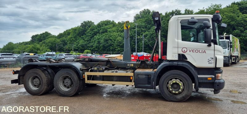 R51889 - PORTEUR AMPLIROLL SCANIA P360 de 2010 - 6x4 - BRAS DALBY - 515859 km - Horgos rakodó teherautó: 1 kép. R51889 - PORTEUR AMPLIROLL SCANIA P360 de 2010 - 6x4 - BRAS DALBY - 515859 km - Horgos rakodó teherautó: 1 kép.