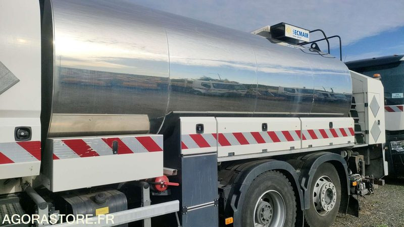 RENAULT C380 - 2015 - 56483 KM - Tartályos teherautó: 4 kép. RENAULT C380 - 2015 - 56483 KM - Tartályos teherautó: 4 kép.