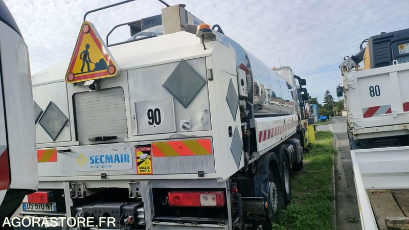 RENAULT C380 - 2015 - 56483 KM - Tartályos teherautó: 5 kép. RENAULT C380 - 2015 - 56483 KM - Tartályos teherautó: 5 kép.