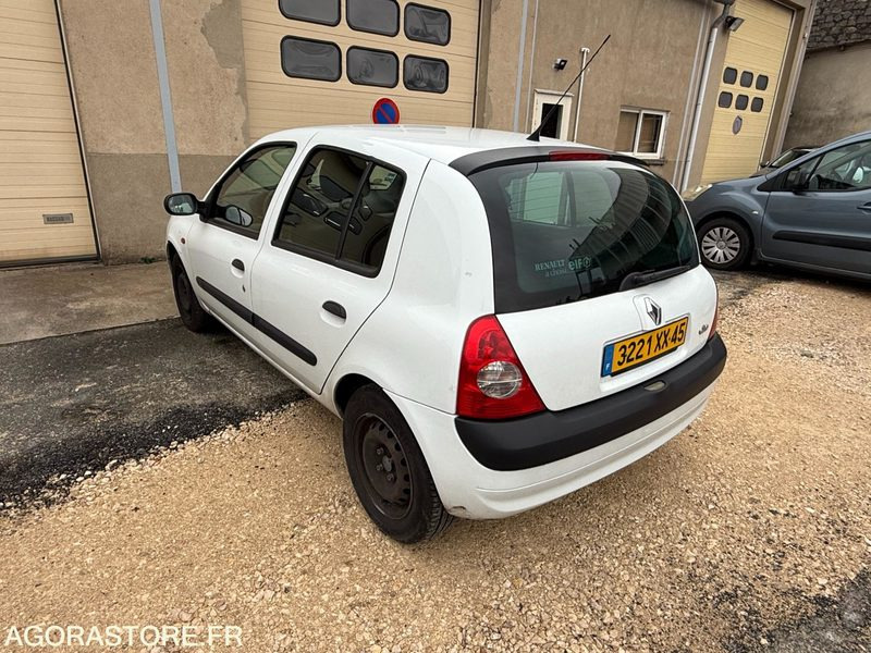 RENAULT CLIO - 2002 - 160000 KM - Autó: 2 kép. RENAULT CLIO - 2002 - 160000 KM - Autó: 2 kép.