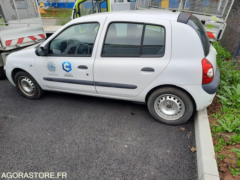 RENAULT CLIO - 2004 - 77850KM - Autó: 1 kép. RENAULT CLIO - 2004 - 77850KM - Autó: 1 kép.