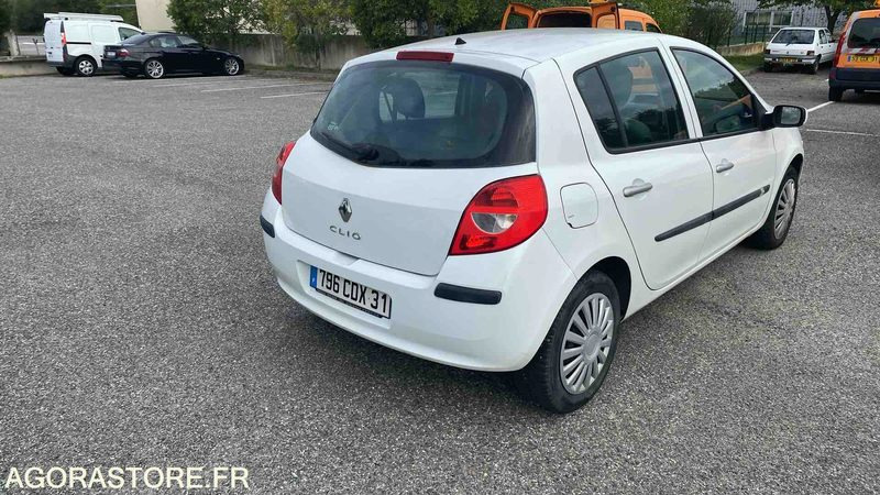 RENAULT CLIO - 2008 - 171835 KM - Autó: 4 kép. RENAULT CLIO - 2008 - 171835 KM - Autó: 4 kép.