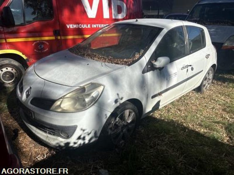 RENAULT CLIO - 2008 - 260000KM - 3664GX2A - Autó: 3 kép. RENAULT CLIO - 2008 - 260000KM - 3664GX2A - Autó: 3 kép.