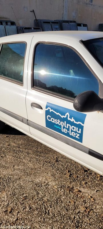 RENAULT CLIO - 2010 - Autó: 3 kép. RENAULT CLIO - 2010 - Autó: 3 kép.