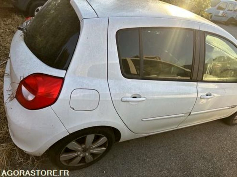 RENAULT CLIO - 2012 - 136676KM - CJ224LH - Autó: 5 kép. RENAULT CLIO - 2012 - 136676KM - CJ224LH - Autó: 5 kép.