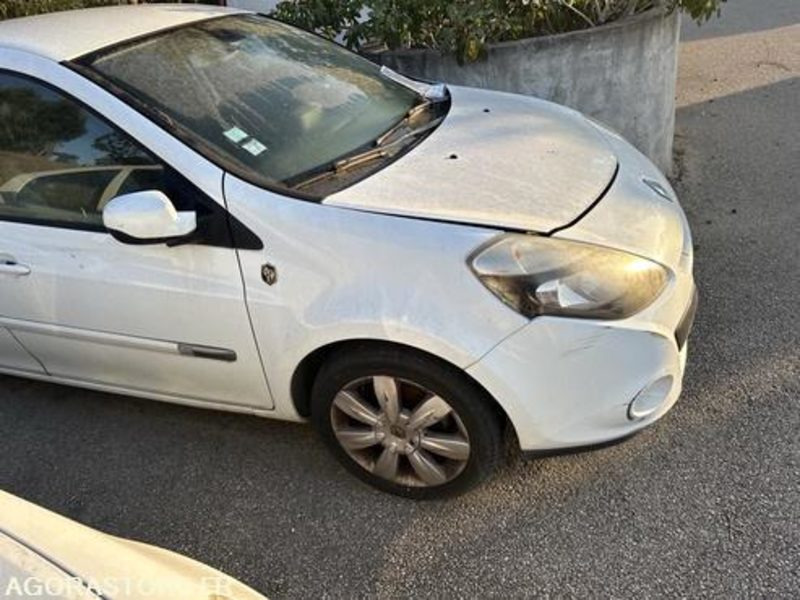 RENAULT CLIO - 2012 - 136676KM - CJ224LH - Autó: 3 kép. RENAULT CLIO - 2012 - 136676KM - CJ224LH - Autó: 3 kép.