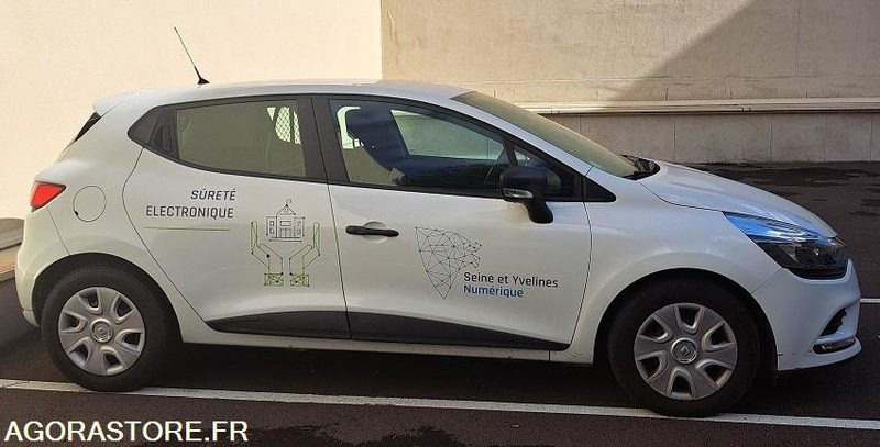 RENAULT - CLIO - 2018 - 79 000 KM - Autó: 4 kép. RENAULT - CLIO - 2018 - 79 000 KM - Autó: 4 kép.