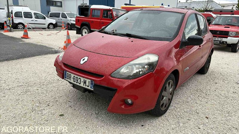 RENAULT CLIO 3 - 172 867 Kms- 2011-BR-693-MJ - Autó: 1 kép. RENAULT CLIO 3 - 172 867 Kms- 2011-BR-693-MJ - Autó: 1 kép.
