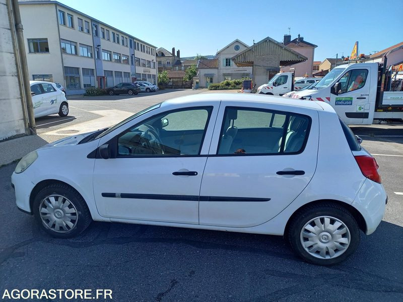 RENAULT CLIO 5 PLACES - Autó: 3 kép. RENAULT CLIO 5 PLACES - Autó: 3 kép.