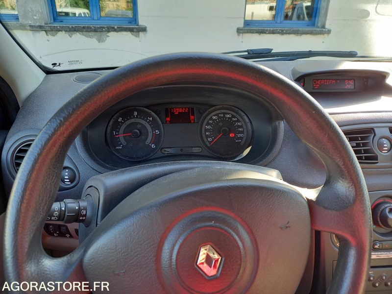 RENAULT CLIO 5 PLACES - Autó: 4 kép. RENAULT CLIO 5 PLACES - Autó: 4 kép.