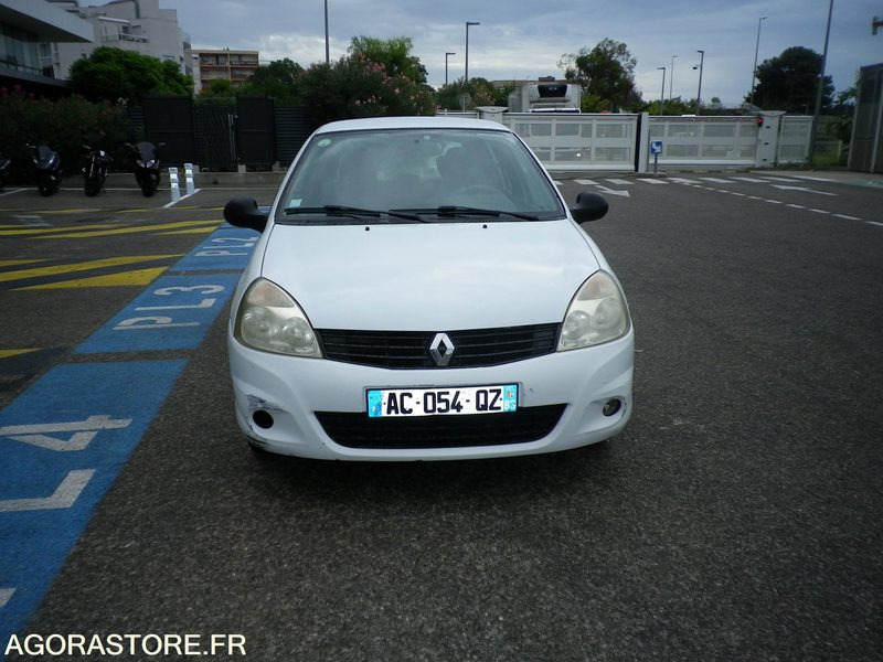 RENAULT CLIO CAMPUS 1.2 16V 75CH - Autó: 1 kép. RENAULT CLIO CAMPUS 1.2 16V 75CH - Autó: 1 kép.