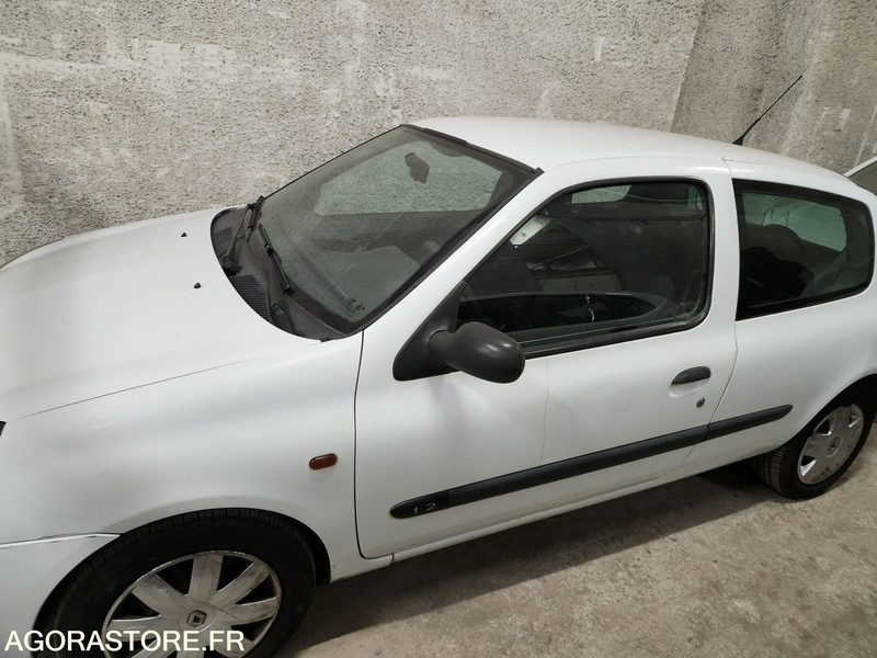 RENAULT CLIO - Autó: 2 kép. RENAULT CLIO - Autó: 2 kép.