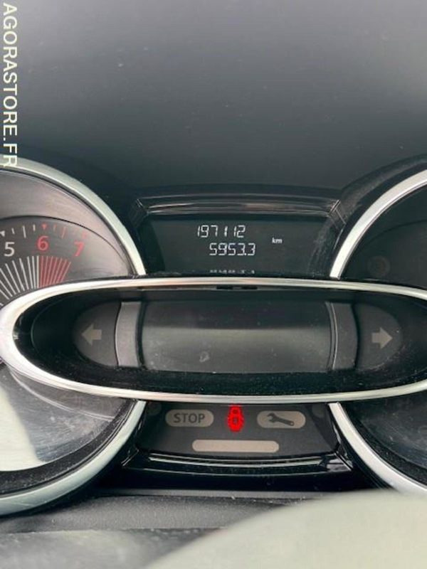 RENAULT CLIO - Autó: 4 kép. RENAULT CLIO - Autó: 4 kép.