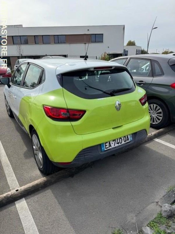 RENAULT CLIO - Autó: 3 kép. RENAULT CLIO - Autó: 3 kép.