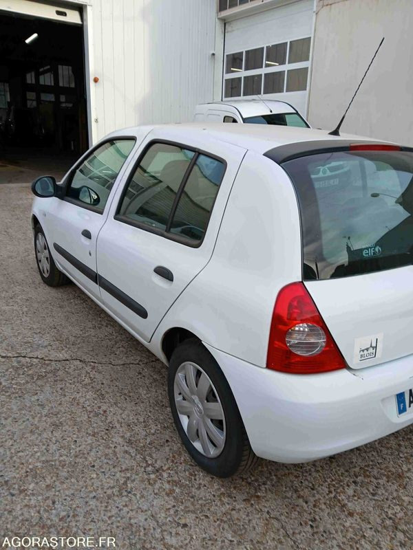 RENAULT CLIO II 1.2 LPG - Autó: 3 kép. RENAULT CLIO II 1.2 LPG - Autó: 3 kép.
