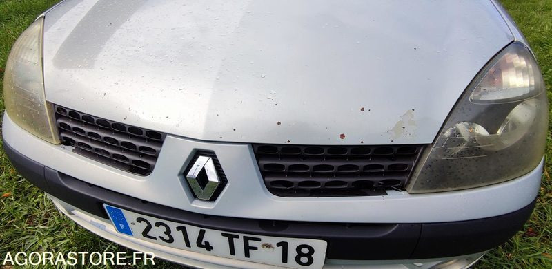 RENAULT CLIO II - Autó: 4 kép. RENAULT CLIO II - Autó: 4 kép.