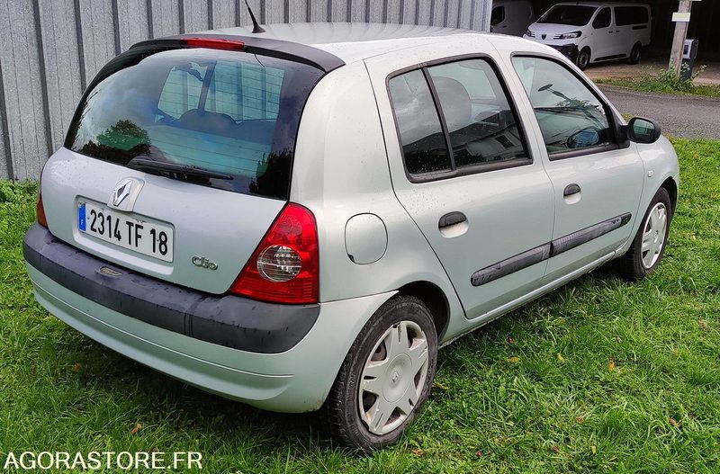 RENAULT CLIO II - Autó: 1 kép. RENAULT CLIO II - Autó: 1 kép.