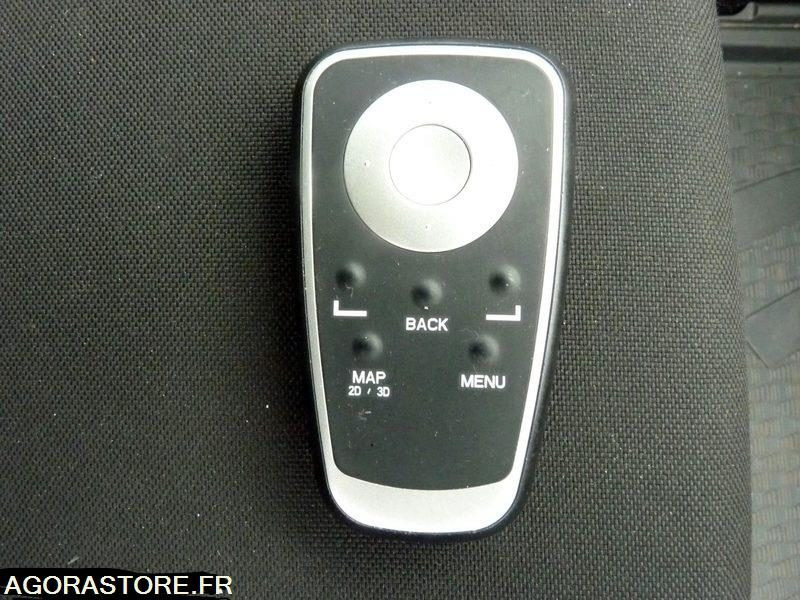 Autó RENAULT - CLIO III (1.5 DCI) - DIESEL - 212000 kms - année 2013: 11 kép. Autó RENAULT - CLIO III (1.5 DCI) - DIESEL - 212000 kms - année 2013: 11 kép.