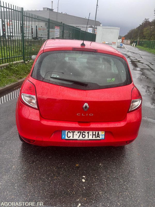 RENAULT - CLIO III (1.5 DCI) - DIESEL - 212000 kms - année 2013 - Autó: 4 kép. RENAULT - CLIO III (1.5 DCI) - DIESEL - 212000 kms - année 2013 - Autó: 4 kép.