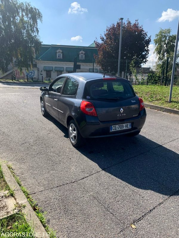 RENAULT CLIO III 16V 2006 238000 KM - Autó: 5 kép. RENAULT CLIO III 16V 2006 238000 KM - Autó: 5 kép.