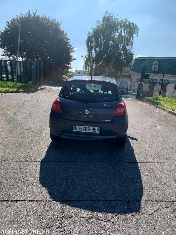 RENAULT CLIO III 16V 2006 238000 KM - Autó: 4 kép. RENAULT CLIO III 16V 2006 238000 KM - Autó: 4 kép.