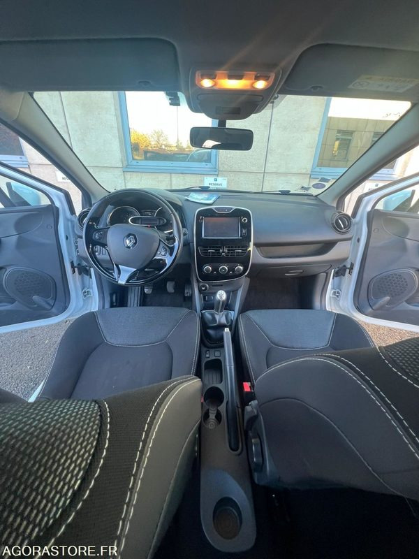 Kombi RENAULT CLIO IV ESTATE 241900: 9 kép. Kombi RENAULT CLIO IV ESTATE 241900: 9 kép.